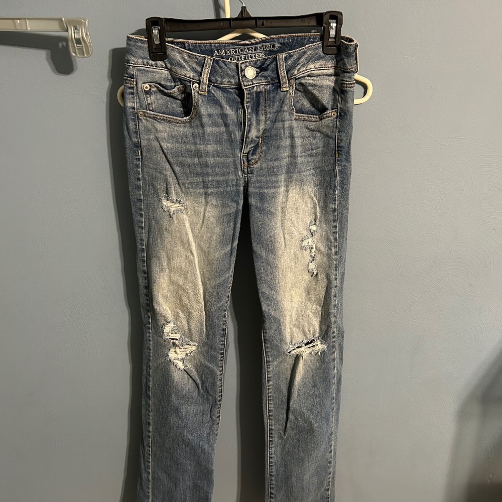 American Eagle frayed Jeans